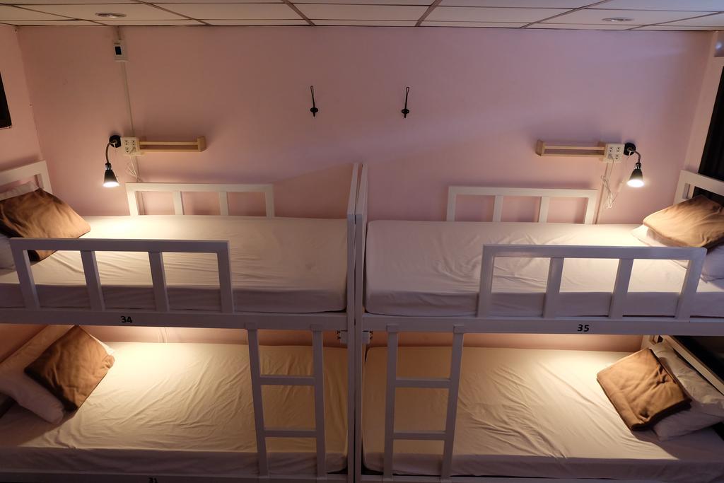 Tiny Hostel Bangkok Buitenkant foto