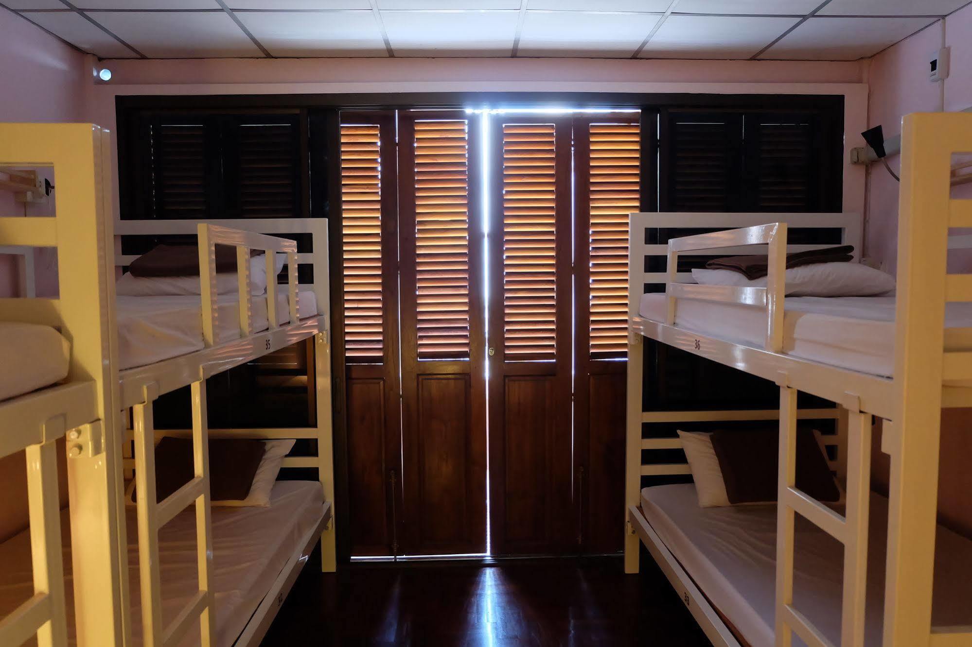 Tiny Hostel Bangkok Buitenkant foto
